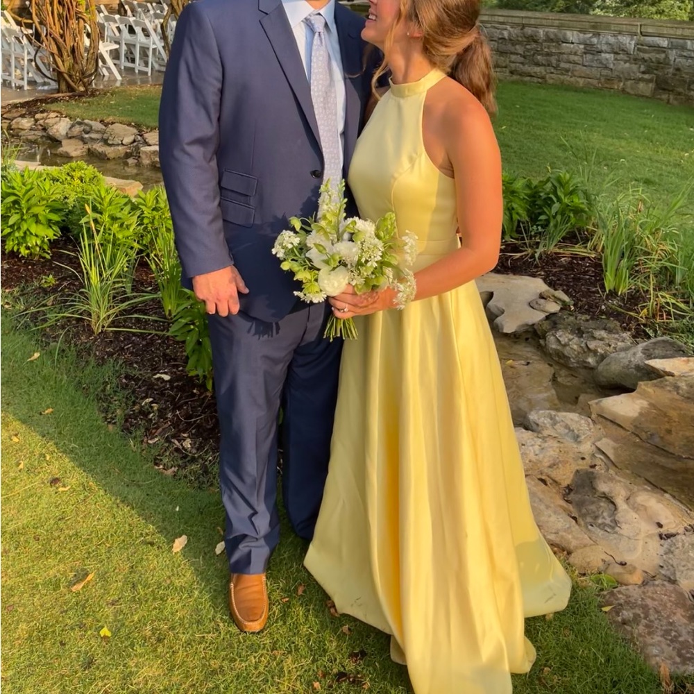 Size 6, long formal dress, yellow VERY FLATTERING